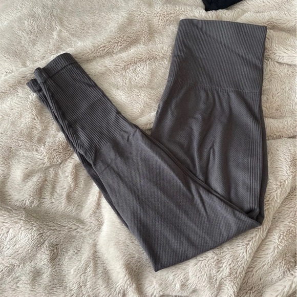 Gymshark power down leggings - Picture 2 of 2